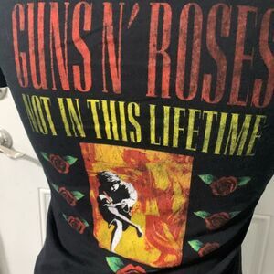 Guns N Roses tee size M.